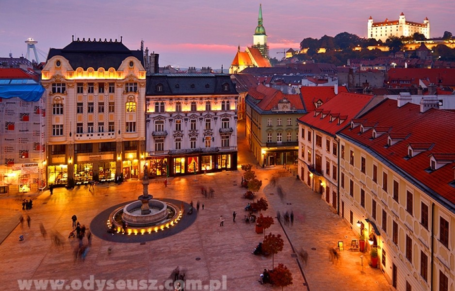 Bratysława - rynek nocą