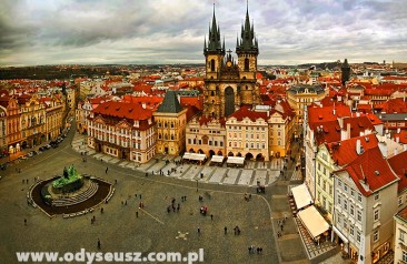 Praga - widok na rynek i kościół Tyński